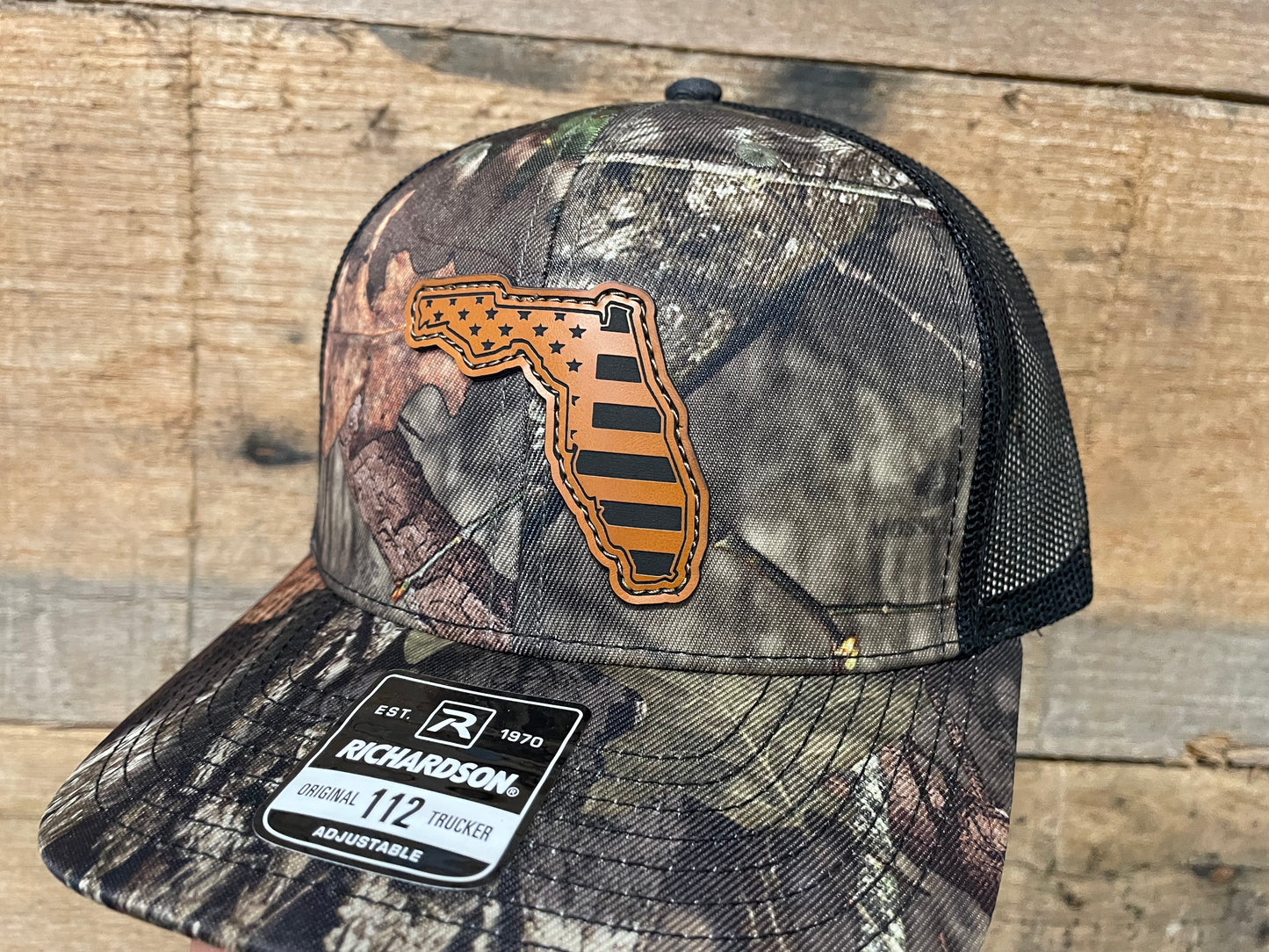 Florida State Outline w/ US Flag Engraved - Buck - Mossy Oak Country DNA