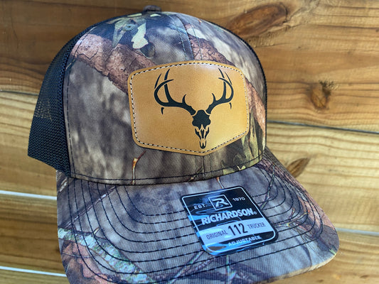 Deer Skull - Tan - Mossy Oak Country DNA/Black R112
