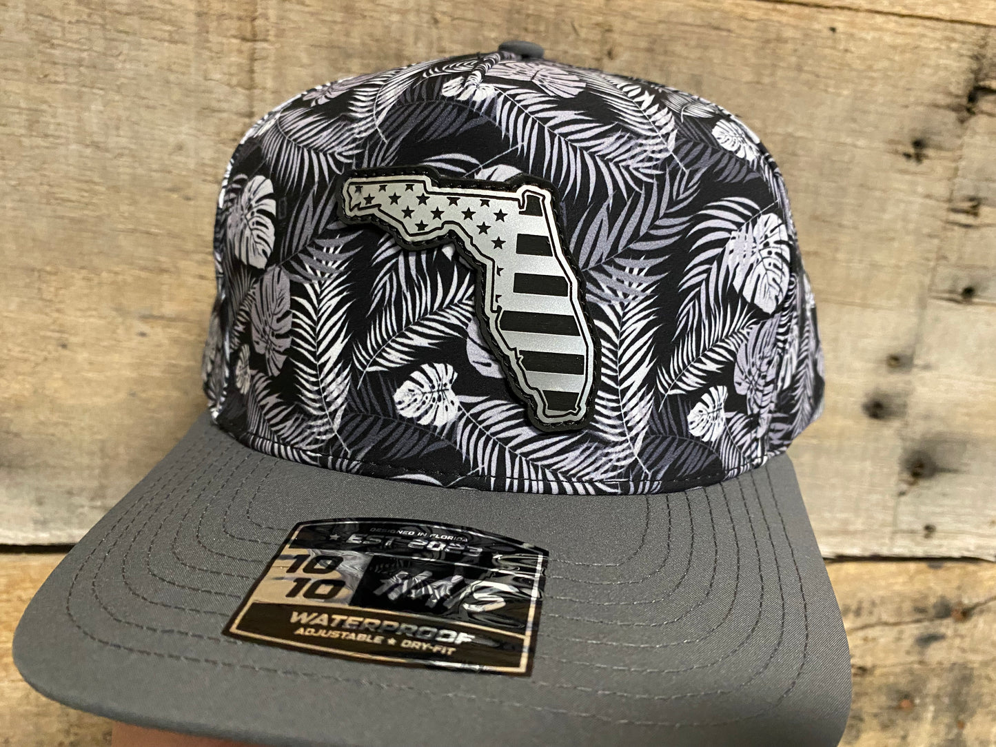 Florida Outline w/ US Flag Inlaid - Silver on Black Palms 1010